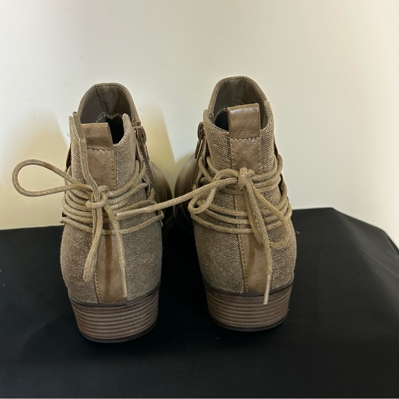 Natural Reflections Tan Boots with Lace Up Back Sz 10 - Picture 6 of 9